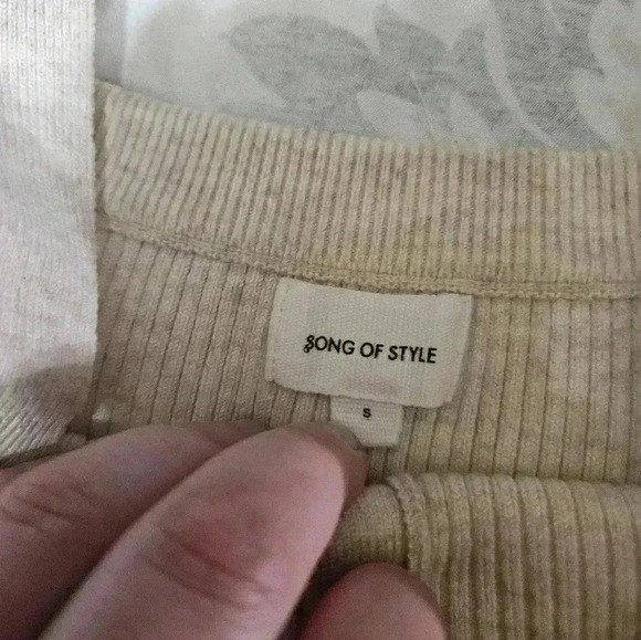 Song of style front button top! - Picture 3 of 6